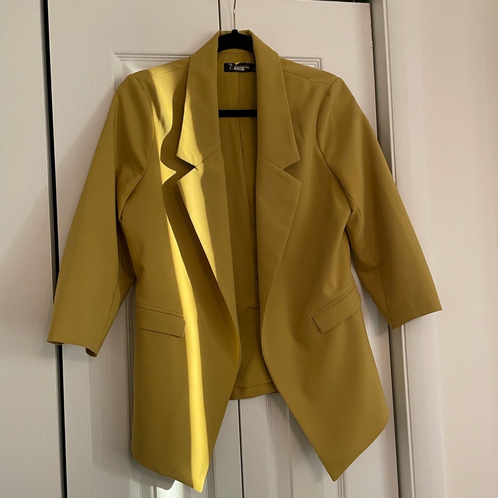 Yellow blazer